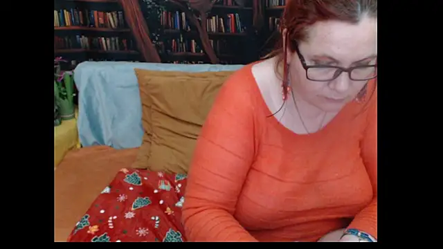 PlayfullMature webcam