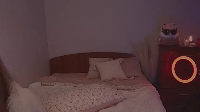 lezyliza (F young) - Playing with my nipples