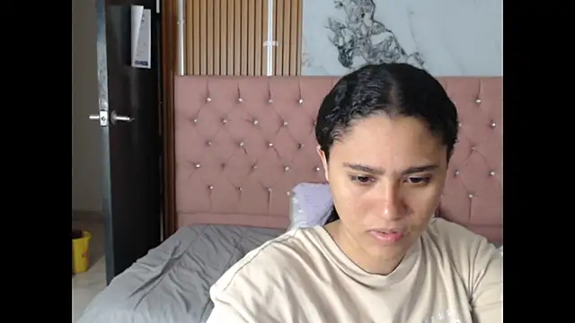 vicky_wel (Ask my age) - show ass in doggy