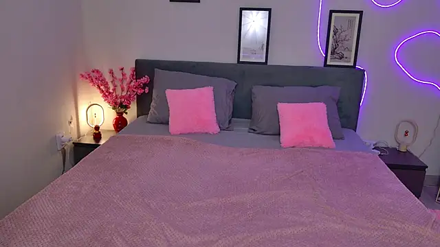 moneyforPeaches webcam