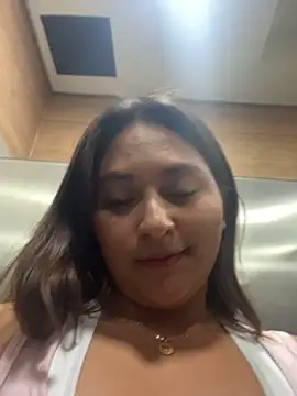 Mia1_Gold webcam