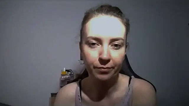 JenniferAlone webcam