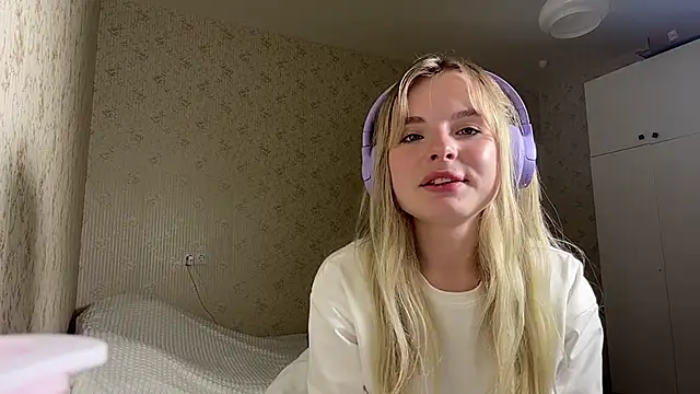 teodorabinney (F teen) - My smile and kiss for you