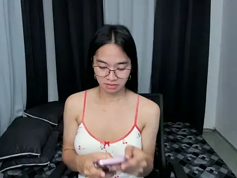 AsianPetiteMarian webcam
