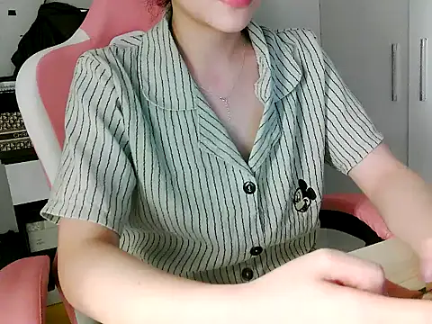 lucienguyen live cam on StripChat