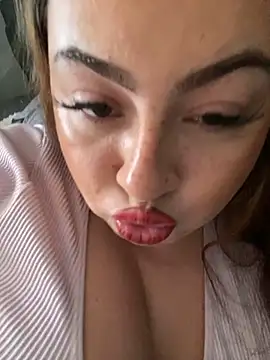 MadelineLeah webcam