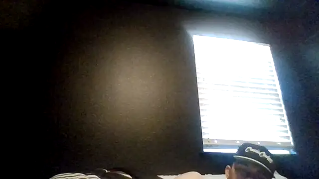 Cloudyydayzz webcam