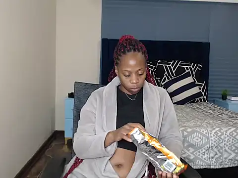 QUEENMANDYY webcam