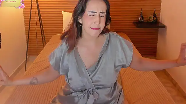 jadde_hamad (F milf) - vibrates my clitoris for 2 minutes