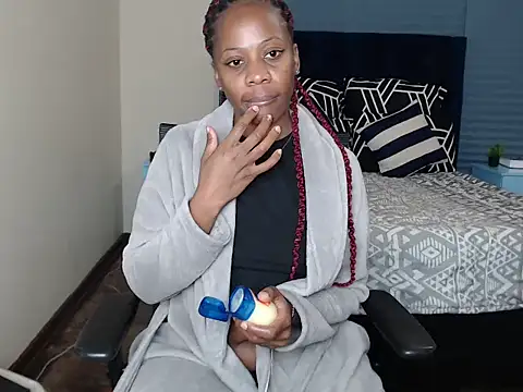 QUEENMANDYY webcam