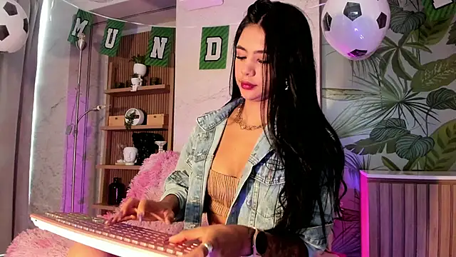 Watch AntonellaRossi live on EroticFlix - High definition streams