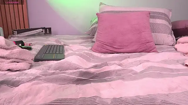 mia-reeves webcam