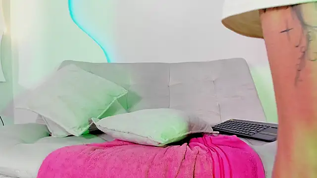 ArohomLester_ webcam