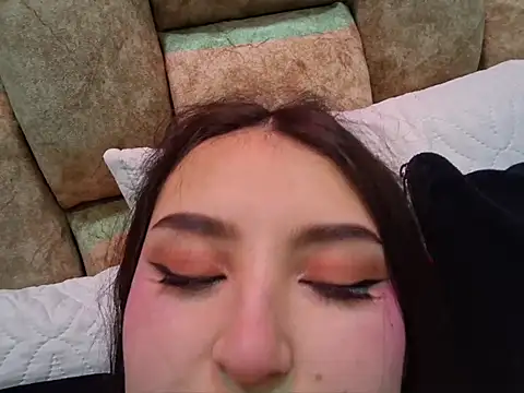 zoe_moon__ webcam