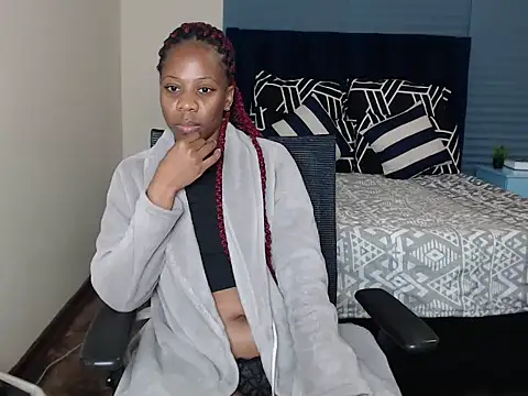 QUEENMANDYY webcam