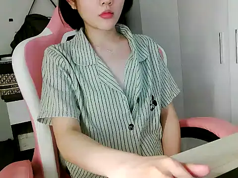 lucienguyen (F young) - 🌷• show boobs