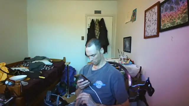 JohnnyMoves webcam