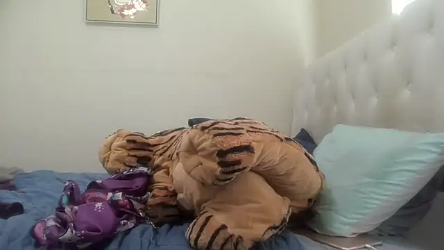 Prettylondond live sex cam