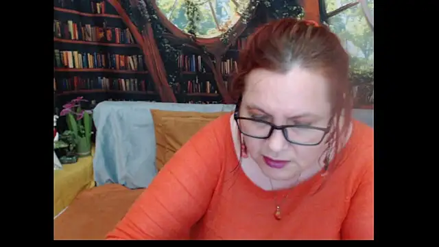 PlayfullMature webcam
