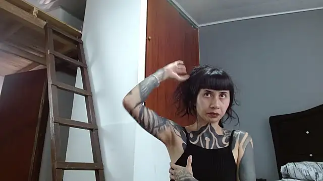 Watch Emilia_1995 live on EroticFlix - High definition streams