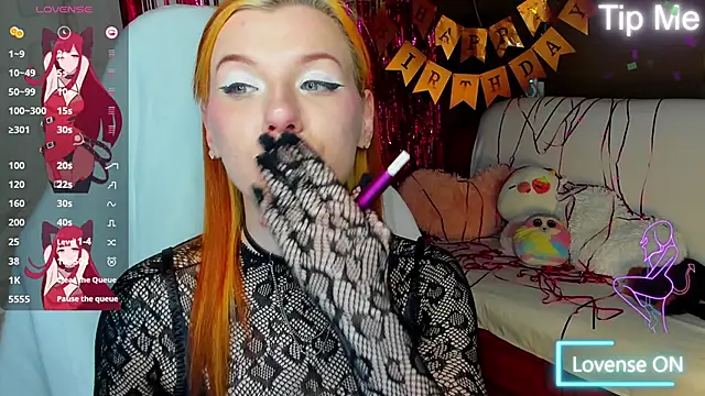 MeganNewCat webcam