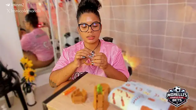 nicolemorelli2's live room