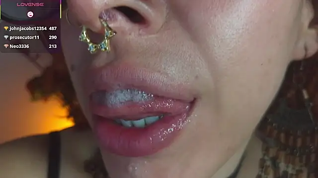 bri_von_dhara__ webcam