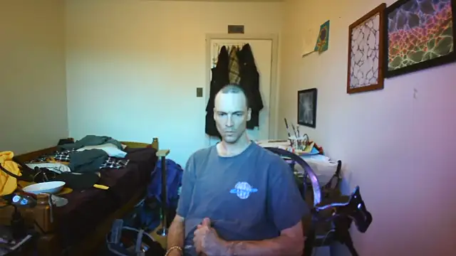 JohnnyMoves webcam