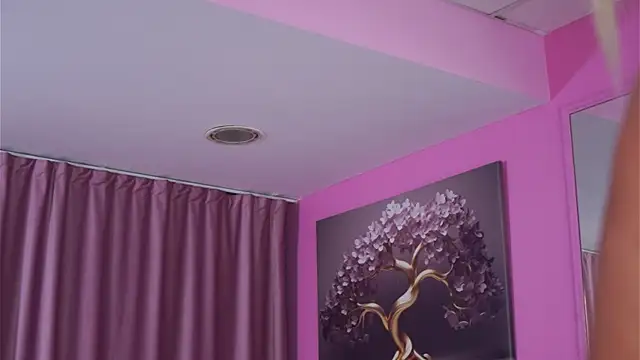 LaraBrynn webcam