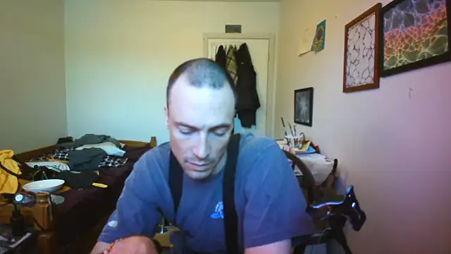 JohnnyMoves webcam