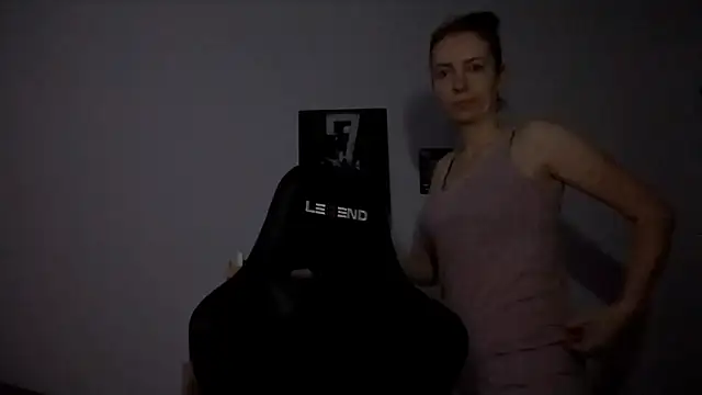 JenniferAlone webcam