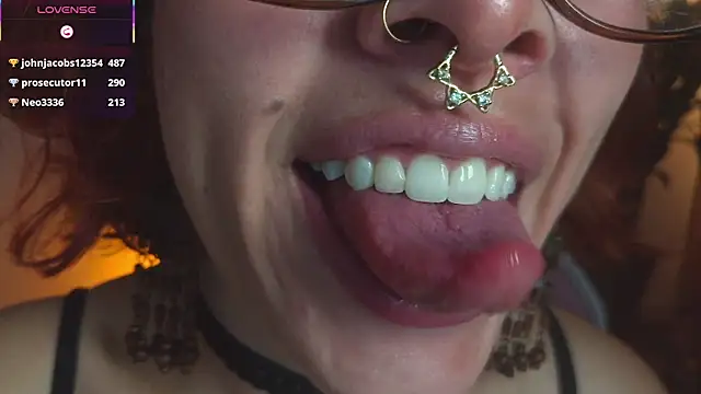 bri_von_dhara__ webcam