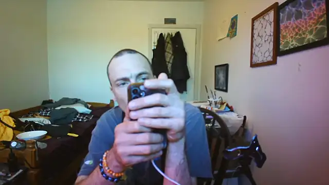 JohnnyMoves webcam