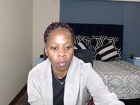 QUEENMANDYY webcam