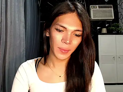 GORGEOUS_CARMEE webcam
