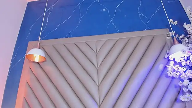 NaomiVelour webcam