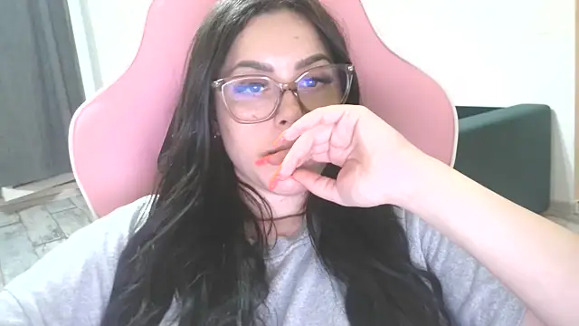 LovelyJulliette webcam