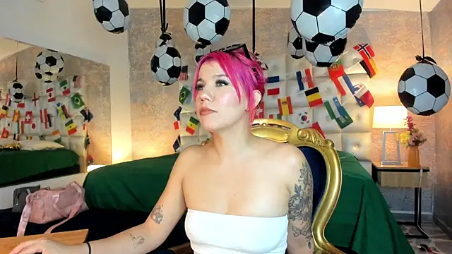 MelaniieRoux live cam on StripChat