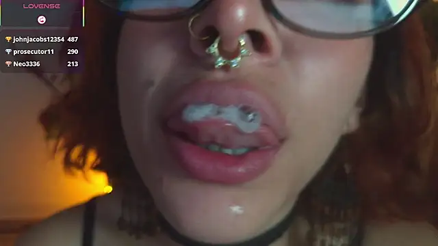 bri_von_dhara__ webcam
