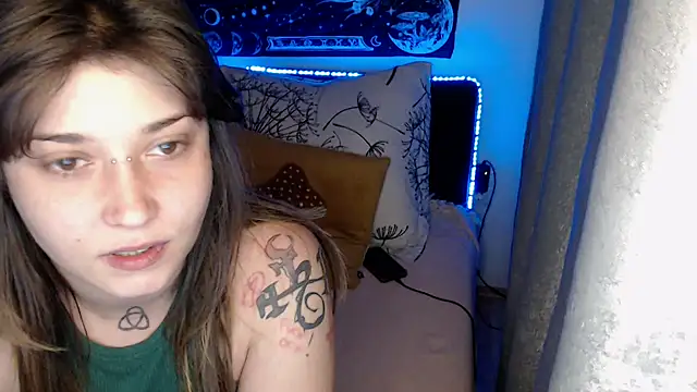 AlienforTwenty webcam