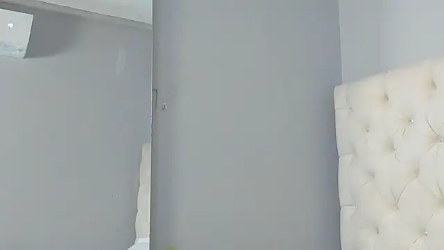 VioletBloomm webcam