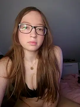 Freaky-Doll webcam