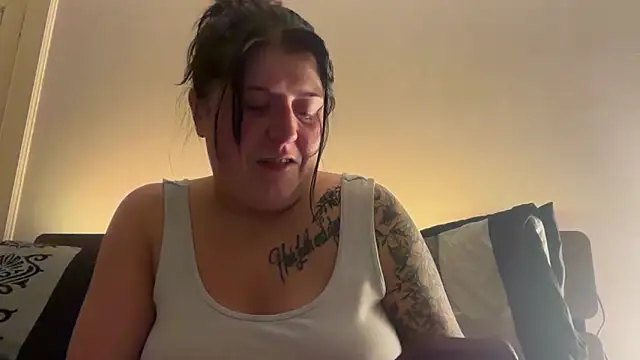 LucyLou31 webcam