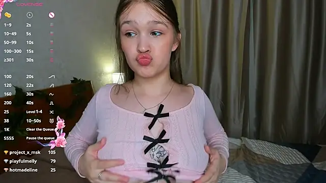 PlayfulMelly webcam