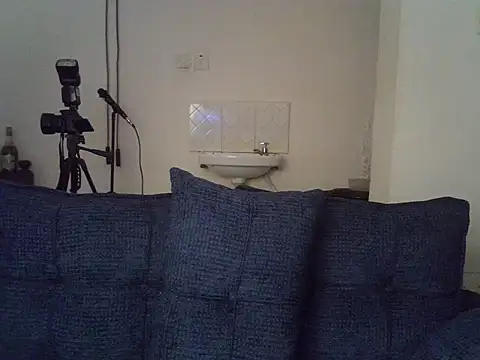 Thee_Biggest live cam on StripChat
