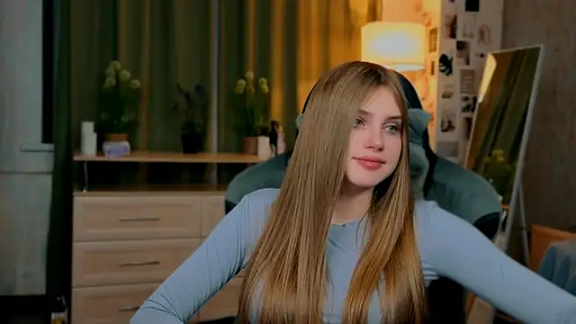 yourbeautyarya webcam