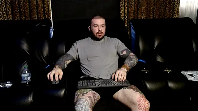 nathaniel_13 live cam on StripChat
