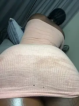 Hugemassivebootie webcam