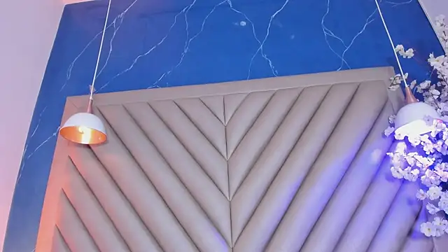 NaomiVelour webcam