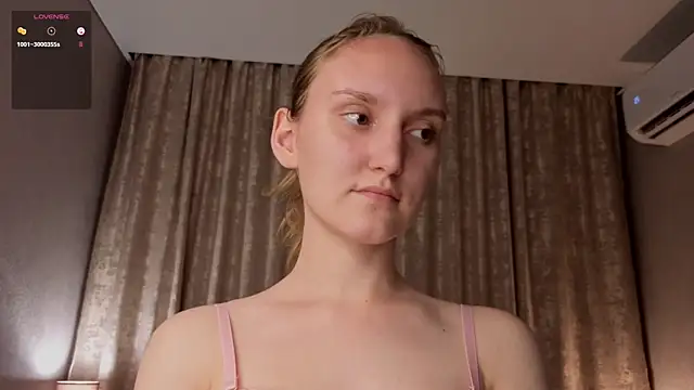 JenevaLitalien webcam